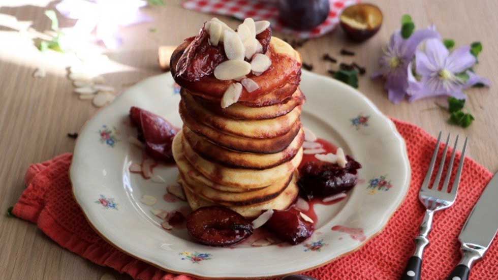 Pancakes mit Zwetschgen-Kompott